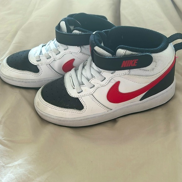 Child Nike high tops  size 10 - Picture 1 of 4